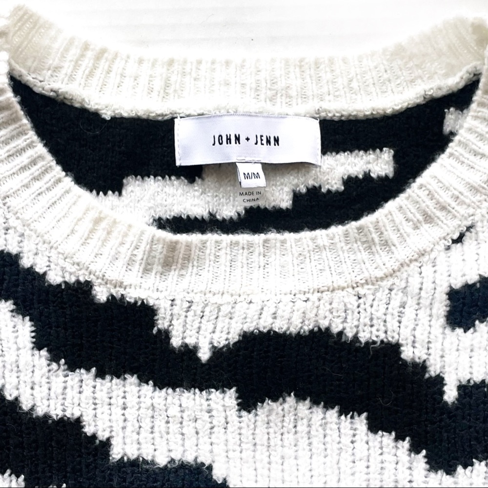 John + Jenn Abstract Zebra Pullover Medium - image 4